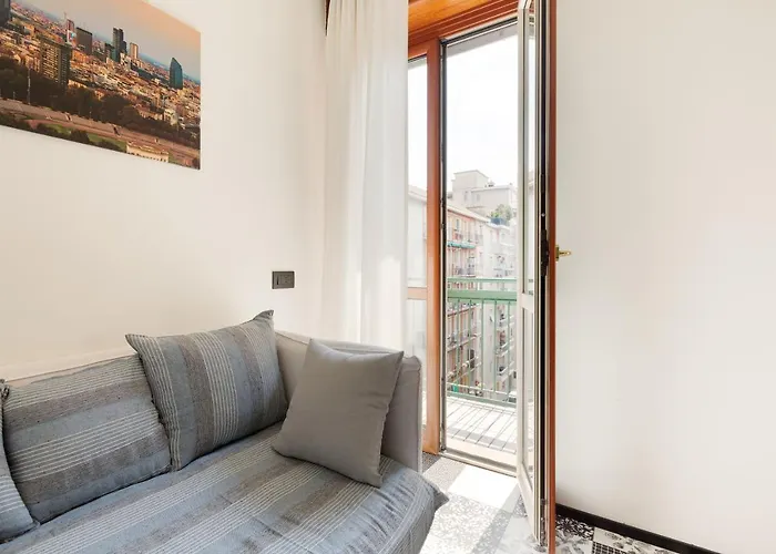 Guesthost - Milano Renovated Studio Apts